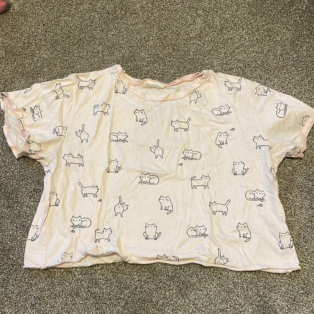 French Pastry, light pink cat, medium sized cropped t shirt